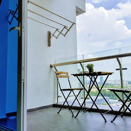 Puchong Skypod 10 Pax Ioi Mall Cozy Apartment Экстерьер фото