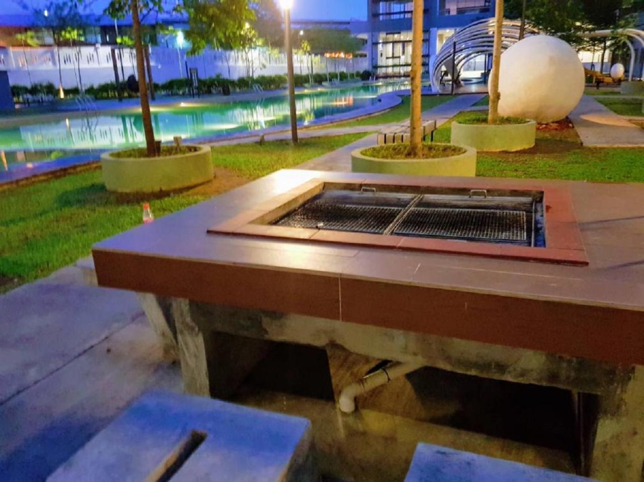 Puchong Skypod 10 Pax Ioi Mall Cozy Apartment Экстерьер фото